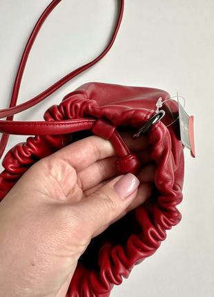 Трендовая сумка классического красного цвета luck sherrys5 фото