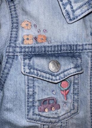 Неймовірна стильна джинсова курточка з вишивками для дівчинки 2/3р next3 фото