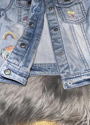 Неймовірна стильна джинсова курточка з вишивками для дівчинки 2/3р next8 фото
