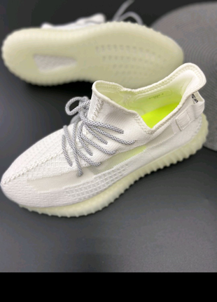 Кросівки adidas yeezy 350 v2