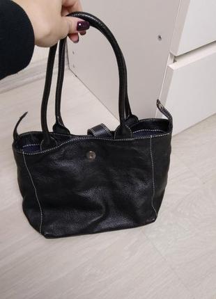 Черная кожаная маленькая сумка с кошельком3 фото