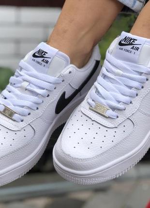 Жіночі зимові кросівки nike air force low білі3 фото