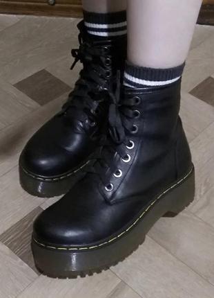 Жіночі черевики dr. martens зимові