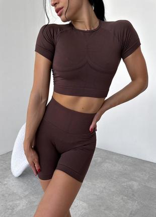 Спортивний жіночий костюм hot (кроп-топ, подовжені шортики) з подвійним пуш-ап - шоколад