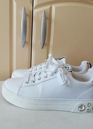 Кросiвки guess  37 р на стопу 23,5 см стан нових