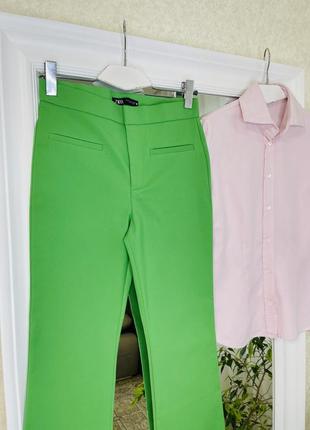 Zara зеленые укороченные брюки клеш4 фото