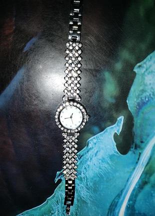 Годинник жіночий ,, новий ''