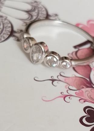 Серебряное кольцо с фианитом овальной огранки6 фото