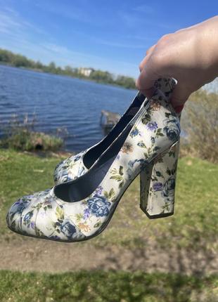 Туфли в цветочный принт