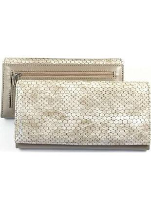 Гаманець жіночий бежевий, натуральна лакова шкіра з тисненням під рептилію
