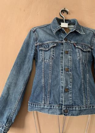 Фирменный дорогой джинсовый пиджак levi’s оригинал размер s женский коттон3 фото