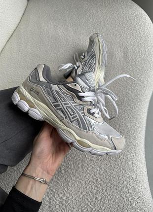 Женские кроссовки asics gel-nyc beige silver ассикс бежевого с серебристым цветами