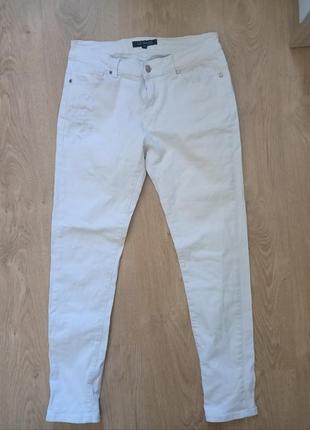 Белые джинсы top secret