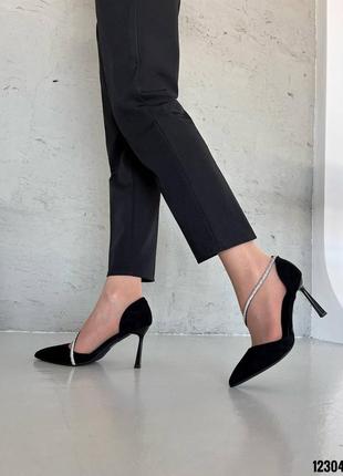 Черные женские туфли лодочки на шпильке каблуке с серебряной цепочкой ремешком2 фото