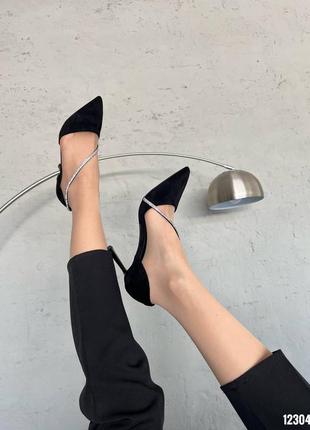 Черные женские туфли лодочки на шпильке каблуке с серебряной цепочкой ремешком9 фото