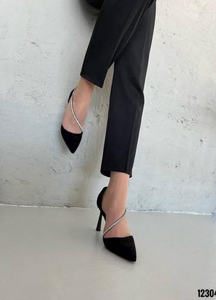Черные женские туфли лодочки на шпильке каблуке с серебряной цепочкой ремешком5 фото