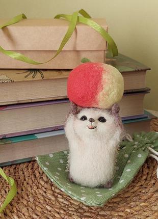 Интерьерная игрушка ёжик с яблоком, интерьерная фигурка ежик в технике сухое валяние,...