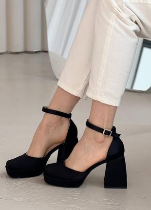 Черные женские туфли на каблуке каблуке