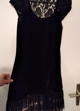 Чорне оксамитове плаття