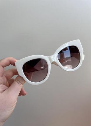 Гарні жіночі сонцезахисні окуляри у стилі fendi котяче око кошечки3 фото