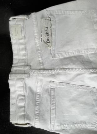 Белые джинсы bershka super skinny с высокой талией и рваным коленом, р.38 белые новые9 фото