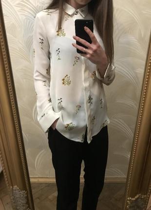 Белая рубашка h&m в цветы 6
