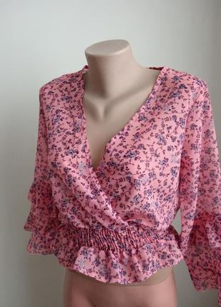 Блуза с воланами