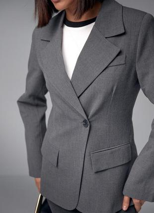 Женский однобортный пиджак приталенного кроя4 фото