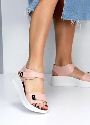 Жіночі спортивні босоніжки, сандалі на зручній танкетці, пудрові шкіряні на липучках6 фото