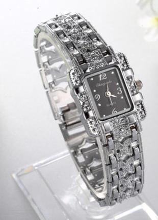 Женские наручные часы с серебристым браслетом код 422