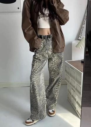 Трендовые леопардовые джинсы wide leg