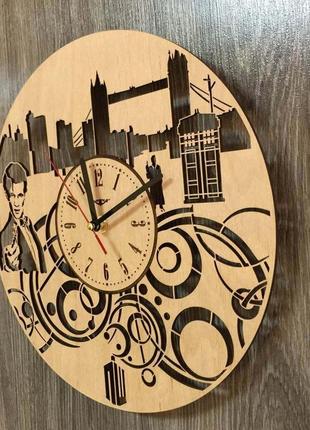 Дизайнерские деревянные часы «доктор кто»2 фото