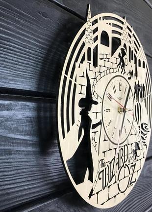 Часы настенные из дерева по мотивам «волшебник страны оз»2 фото