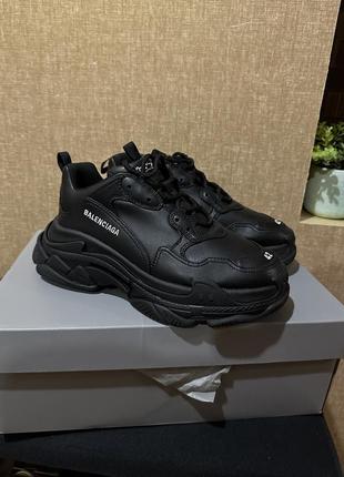 Balenciaga triple s low