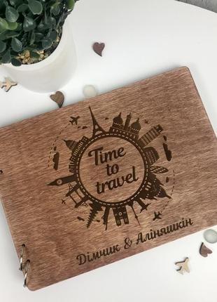 Оригинальный альбом в деревянной обложке с гравировкой на заказ «time to travel»