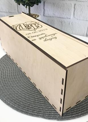 Подарункова коробка з дерева для вина з іменним гравіюванням (box-0044)5 фото