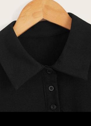 Укороченная черная футболочка в рубчик с воротничком shein2 фото