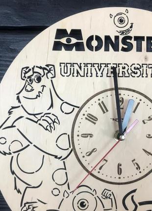 Оригинальные детские часы из дерева «университет монстров»3 фото