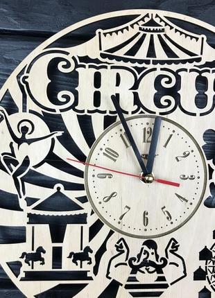 Тематические настенные часы из дерева «цирк»3 фото