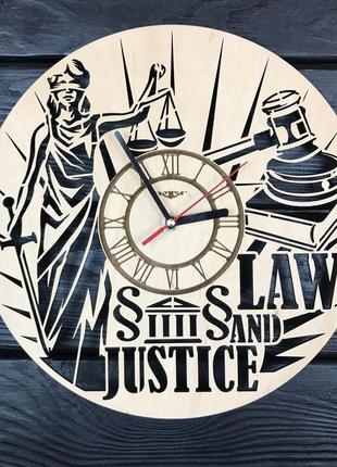 Інтер'єрні годинники з дерева на стіну «закон і справедливість»
