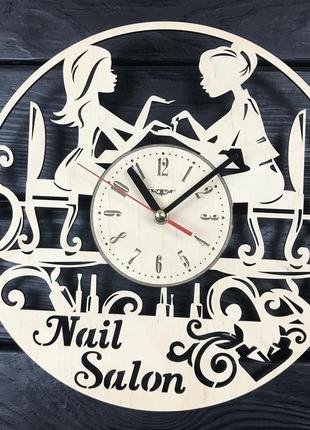 Часы настенные из дерева «маникюрный салон»