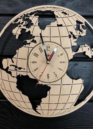 Часы настенные из дерева «земной шар»