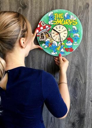 Детские настенные часы цветные «смурфики»