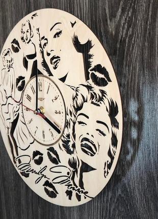 Оригінальні круглі безшумні настінні годинники «мерилін монро»2 фото