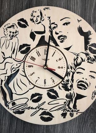 Оригінальні круглі безшумні настінні годинники «мерилін монро»