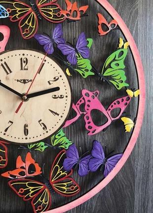 Кольорові настінні годинники з дерева з універсальним дизайном метеликів4 фото