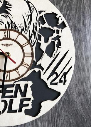 Круглые бесшумные настенные часы из дерева «волчонок»4 фото