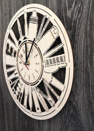Тематичні настінні годинники з дерева у манікюрний салон2 фото