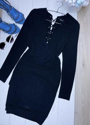 Чёрное стрейчевое платье m платье с шнуровкой на спине короткое платье на запах