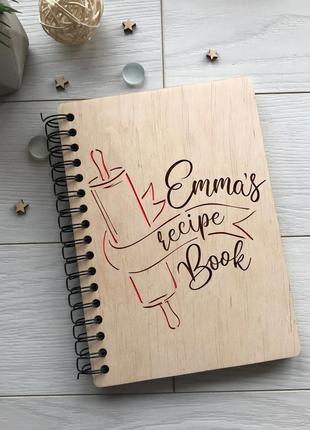 Деревянная кулинарная книга на пружине с именной гравировкой